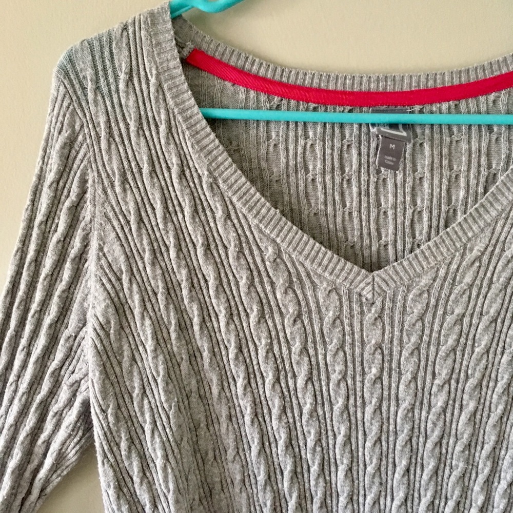 JcP Light Gray V-neck Sweater, Size Medium